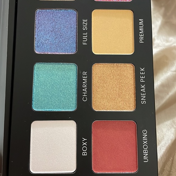 Boxy Charm eyeshadow palette~Hello Charmer - Picture 4 of 8